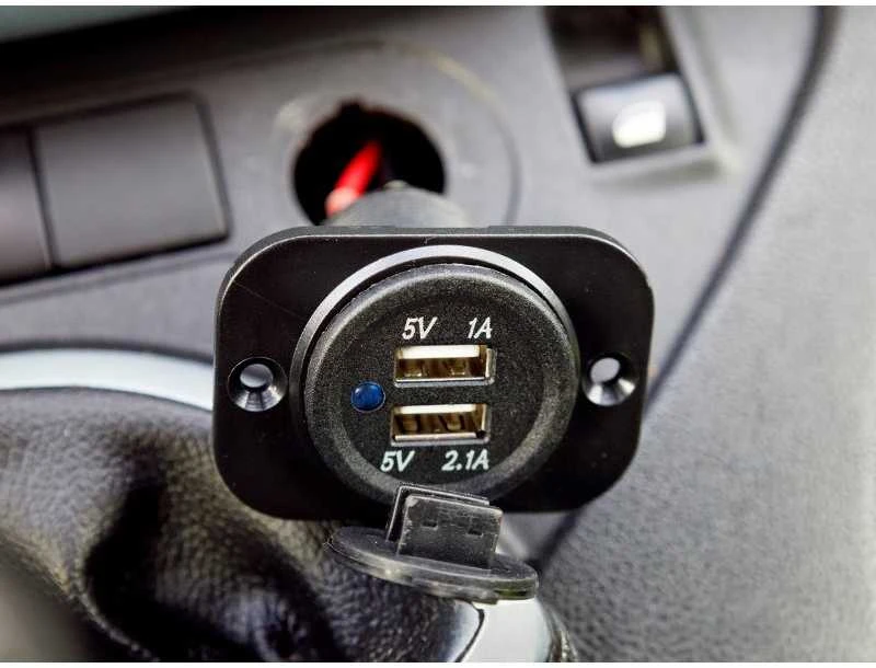 Carmotion Lizdas įkrovimui įmontuojamas 2xUSB 3.1A 12/24V 1vnt