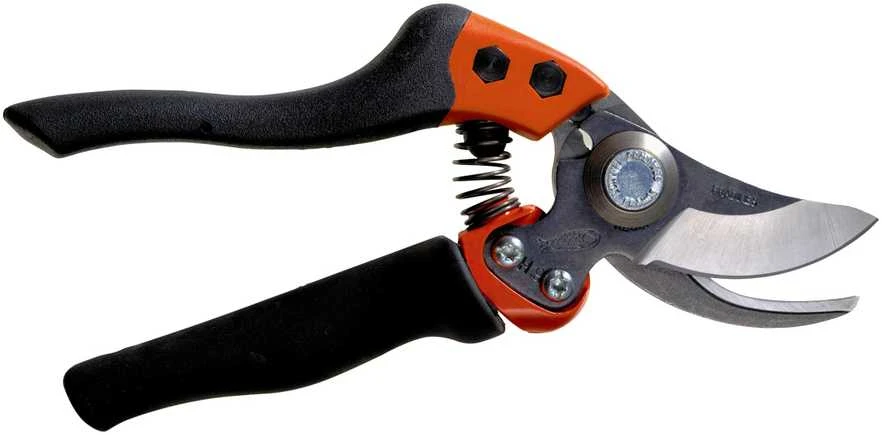 Bahco Profesionalus, ergoniminis sekatorius su pasisukančia apatine ranenėle. Didelei rankai, 2 dydžio galva (iki 20 mm). Visos dalys yra keičiamos.