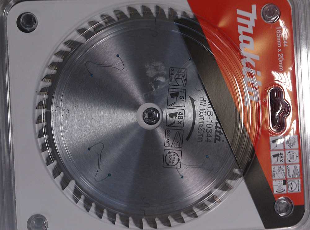 Makita T.C.T. pjūklas SPECIALIZED 165X2.4X20mm 5° T48 B-10344 T.C.T • 165 x20 mm • T48 • 5° • Corian'ui