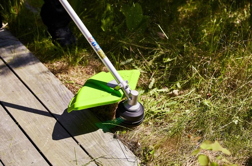Žoliapjovė - trimeris Greenworks GD24X2TXK4x; 2x24 V; 2x4,0 Ah akum.
