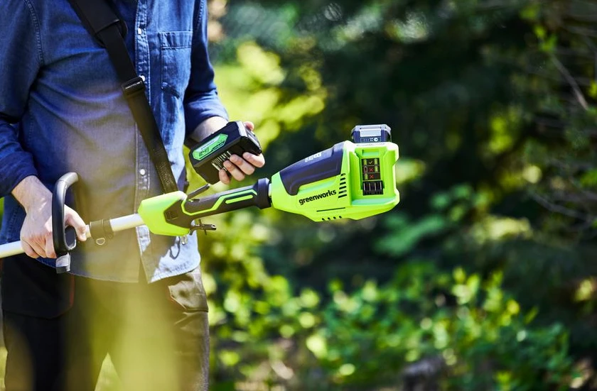 Žoliapjovė - trimeris Greenworks GD24X2TXK4x; 2x24 V; 2x4,0 Ah akum.