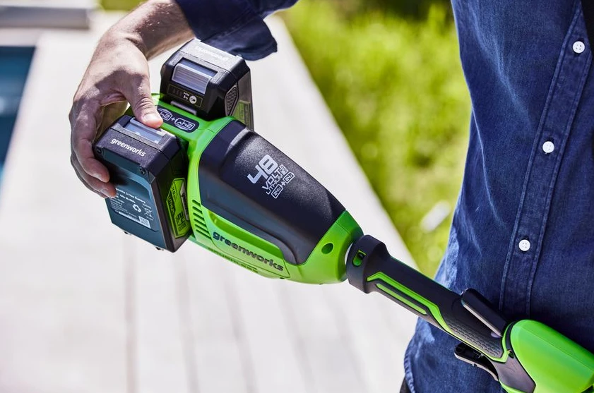 Žoliapjovė - trimeris Greenworks GD24X2TXK4x; 2x24 V; 2x4,0 Ah akum.