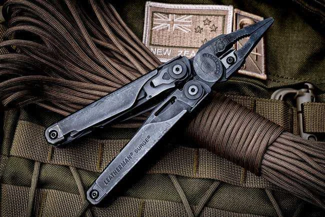 JAV Daugiafunkcinis įrankis Leatherman Surge juodas