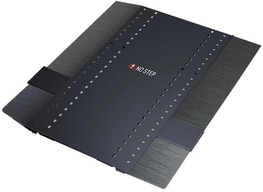 Apc NetShelter SX 42U 750 mm plotis x 1070 mm gilus tinklo korpusas su šonais Juodas