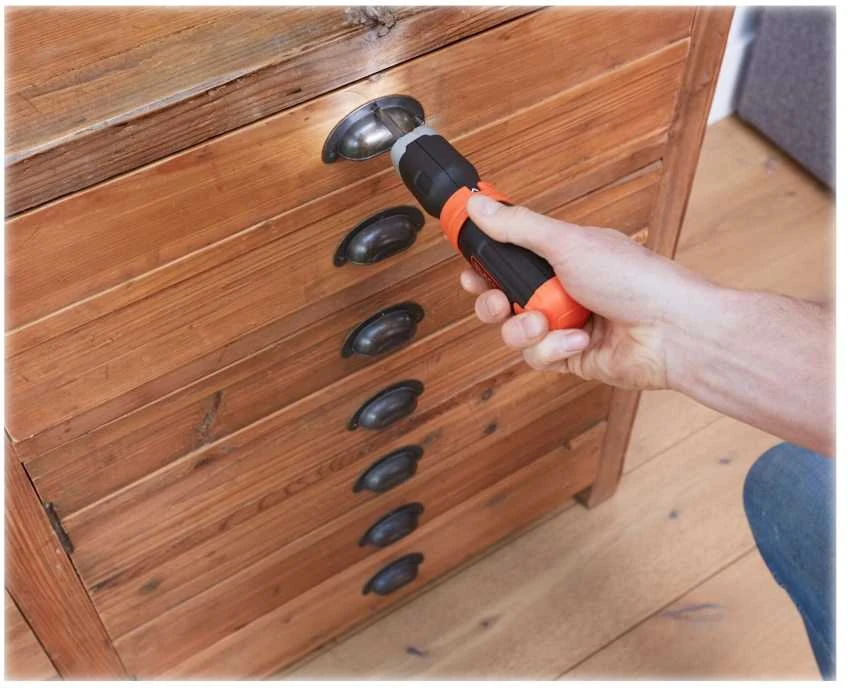 Black & Decker Juodas & Decker Atsuktuvas Juodas & Decker BCF601C-XJ; 6 V + sukimo antgaliai