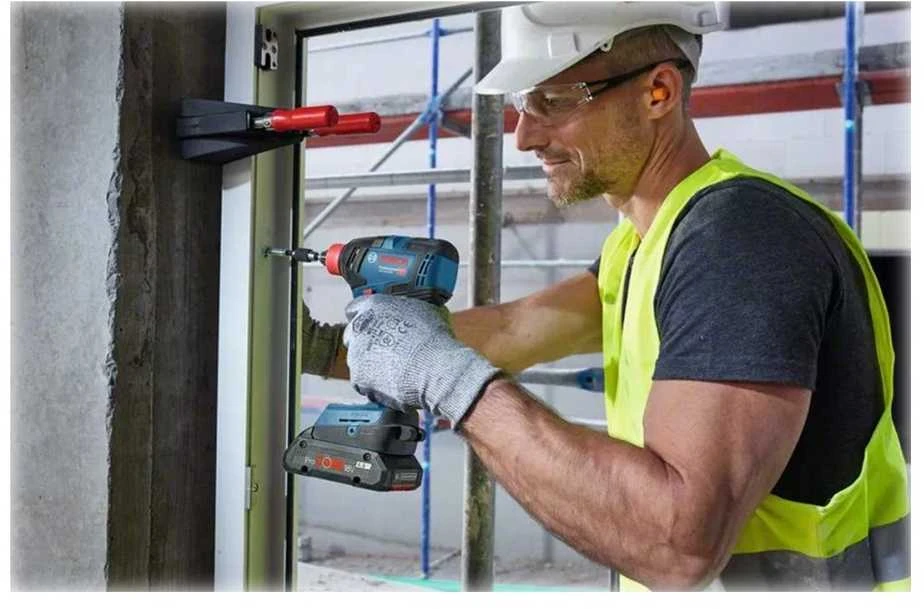 Smūginis veržliasūkis Bosch GDX 18V-200; 18 V (be akumuliatoriaus ir pakrovėjo)