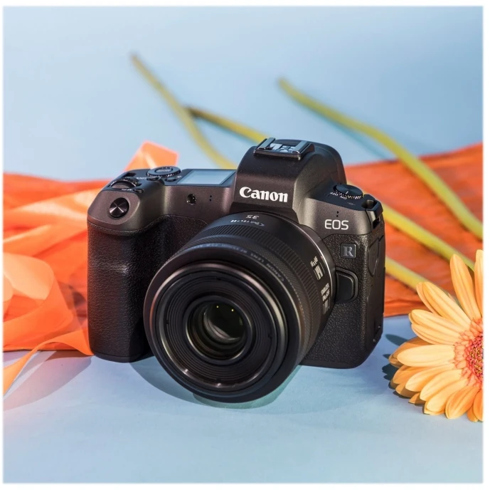 „Canon RF 35mm F1.8 IS STM Macro“ objektyvas.