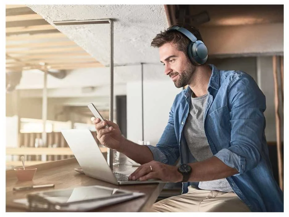 Creative Labs Zen Hybrid 2 ausinės naudojimo metu