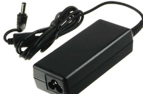 Hewlett Packard (HP) HP 45 W nešiojamojo kompiuterio kintamosios srovės adapteris 5 mm 2,3 A 19,5 V (696694-001)