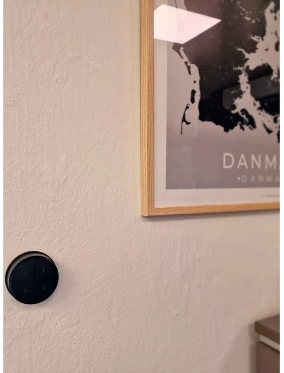 Light Solutions Aps „Light Solutions“ apvalus laikiklis „Hue Tap Dial“ jungikliui – juodas
