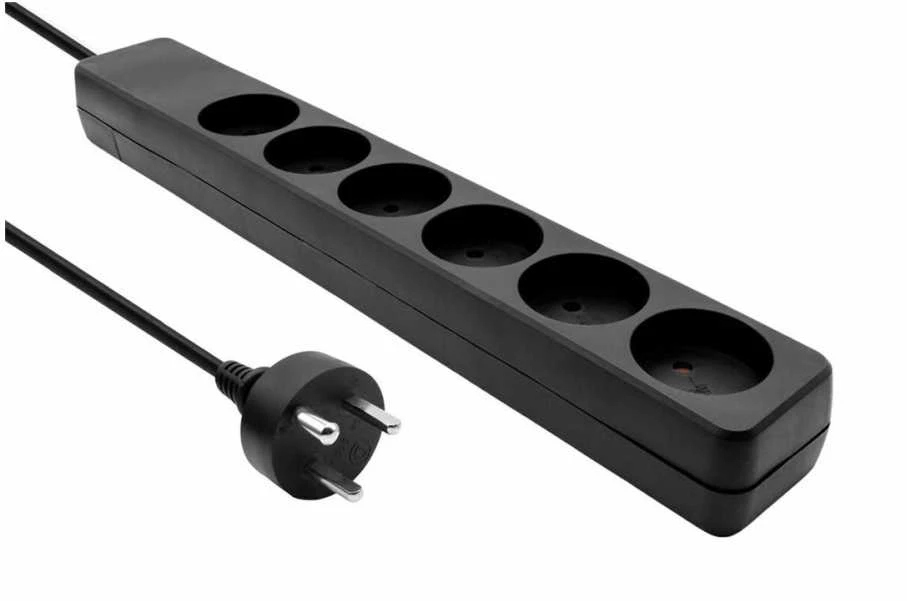 Microconnect MC-EDBGRU0605B, 5 m, K tipo, K tipo, juodas, 6 kintamosios srovės lizdai, 700 g