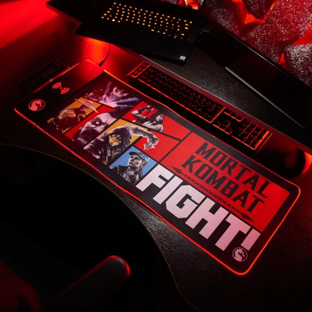 „Numskull Mortal Kombat“ – didelis žaidimų kilimėlis ir mobiliojo telefono įkroviklis