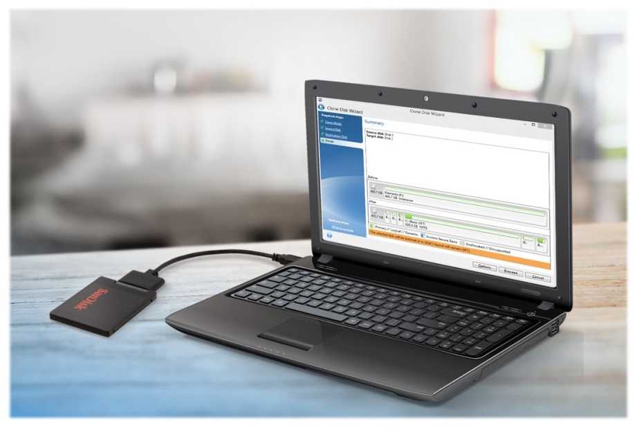 „SanDisk SSD“ nešiojamojo kompiuterio atnaujinimo įrankių rinkinį sudaro USB 3.0 į SATA laidas, instrukcijos, klonavimo programinė įranga