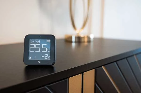 Shelly BLU H&T Ekranas ZB temperatūros, drėgmės, LUX sensorius, Bluetooth, Zigbee, Juodas