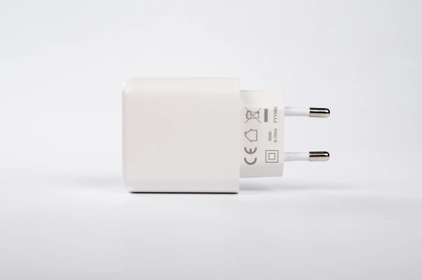 SHELLY GaN Charger 65W Baltas EU USB-C + USB-A Power Delivery Charger // SCHG65XEUX