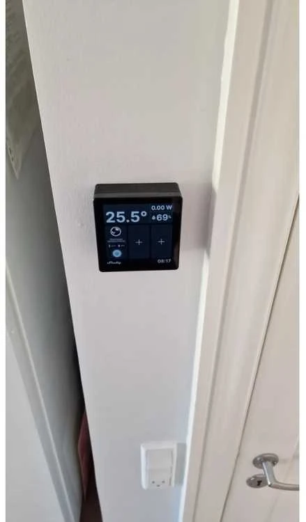 Sieninis šviestuvas Light Solutions Aps „Light Solutions Shelly“ – sieninis laikiklis su ekranu – juodas