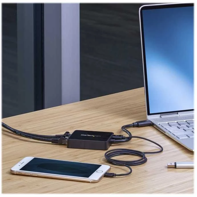Startech tinklo adapteris su prijungtais įrenginiais