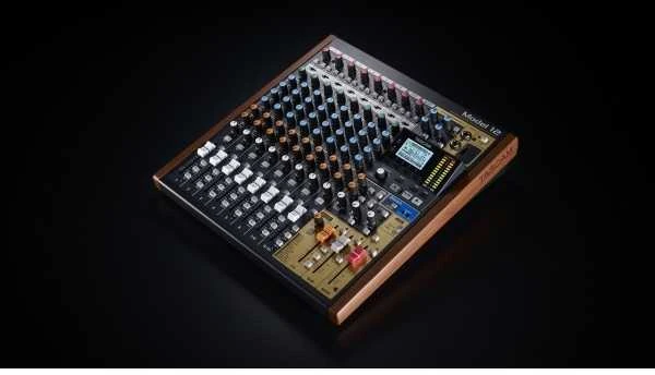 Garso Pultas - Tascam Model 12 12 Kanalų, USB Type-C, Juodas, Medinis