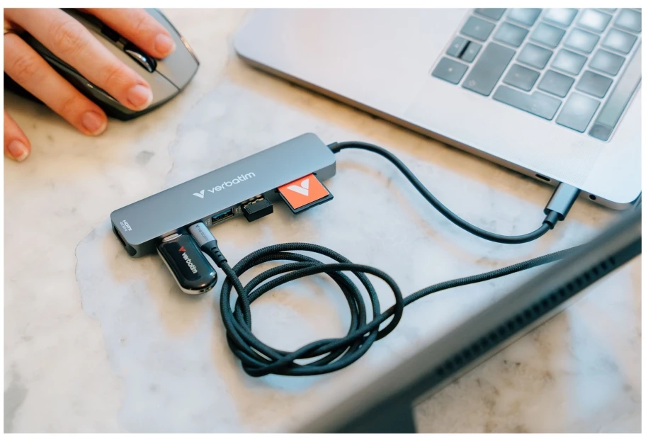 „Verbatim“ sinchronizavimo ir įkrovimo laidas USB-C į USB-C, 100 W, 120 cm, Juodas
