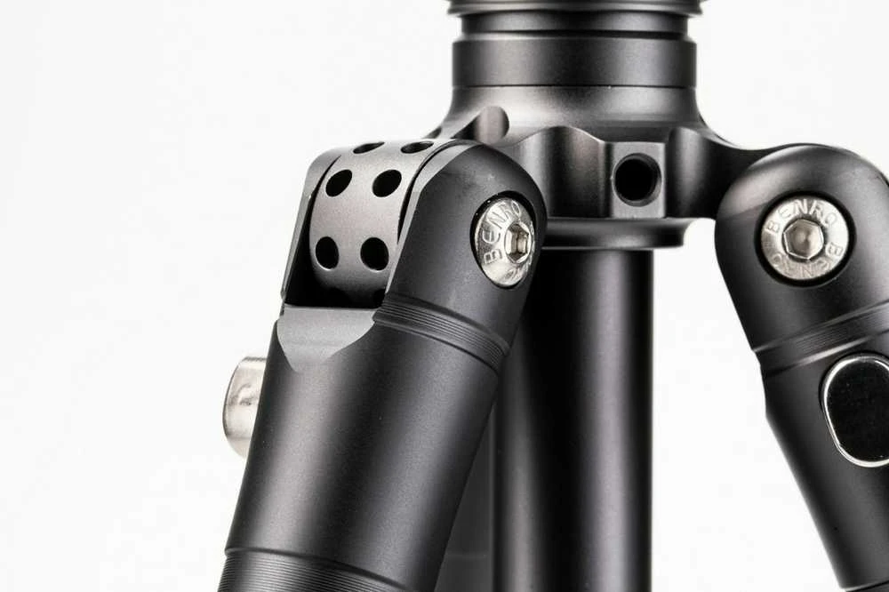 Benro Bat 05A su VX20 rutuline galvute, aliuminio