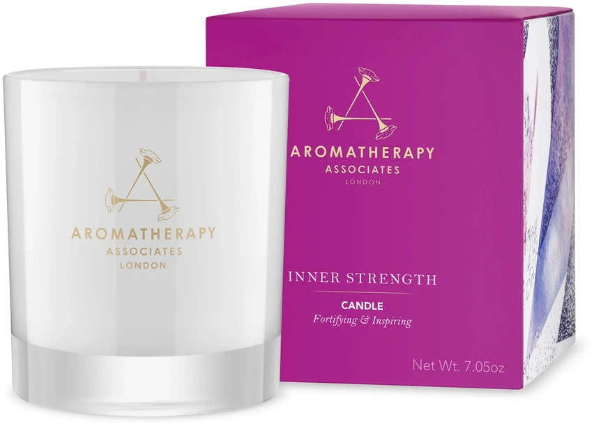 „Aromatherapy Associates“, vidinė stiprybė, smilkalai ir kardamonas, kvapioji žvakė, 200 g