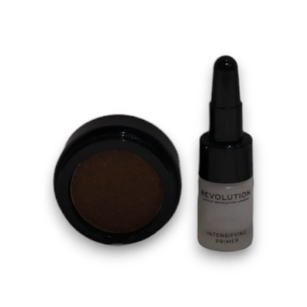 Rinkinys „Makeup Revolution“: „Flawless Foils“ veganiškų akių šešėlių pagrindas, 2 ml + „Flawless Foils“ veganiškų akių šešėlių paletė „Overcome“, 2 g
