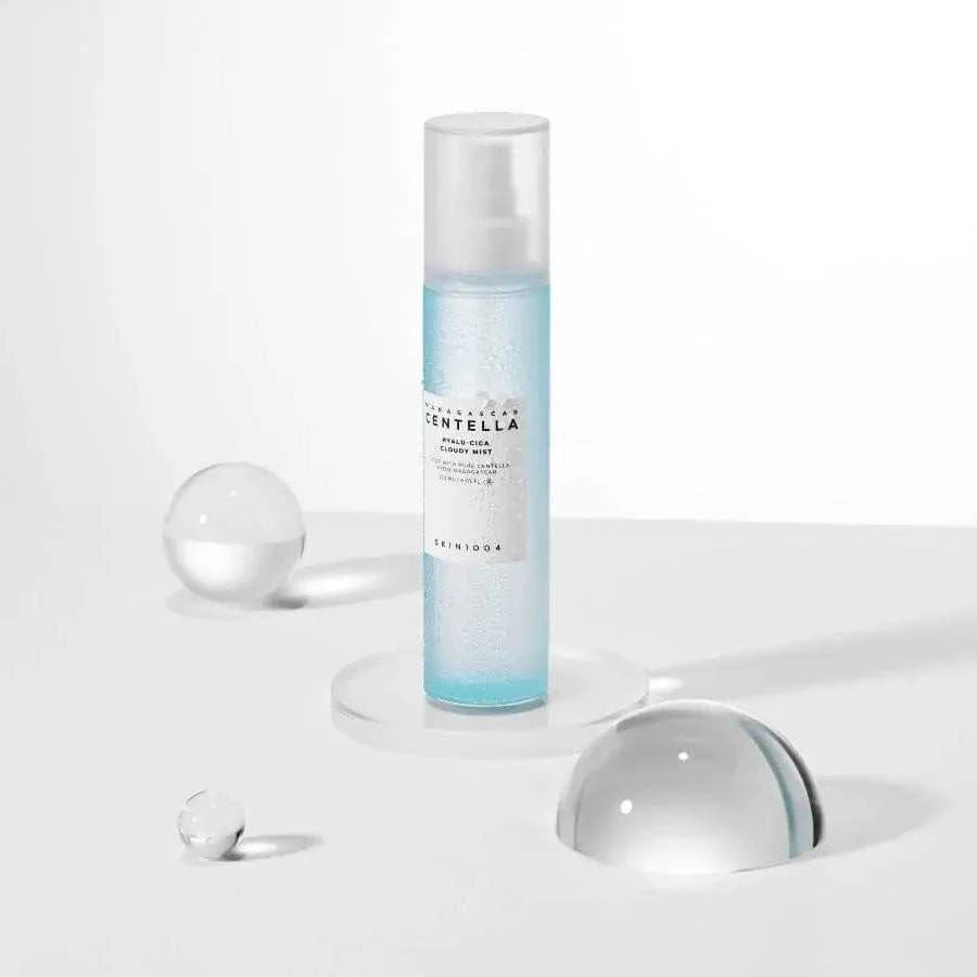 SKIN1004 Madagascar Centella Hyalu-Cica Cloudy Mist Drėkinamoji veido dulksna, 120 ml