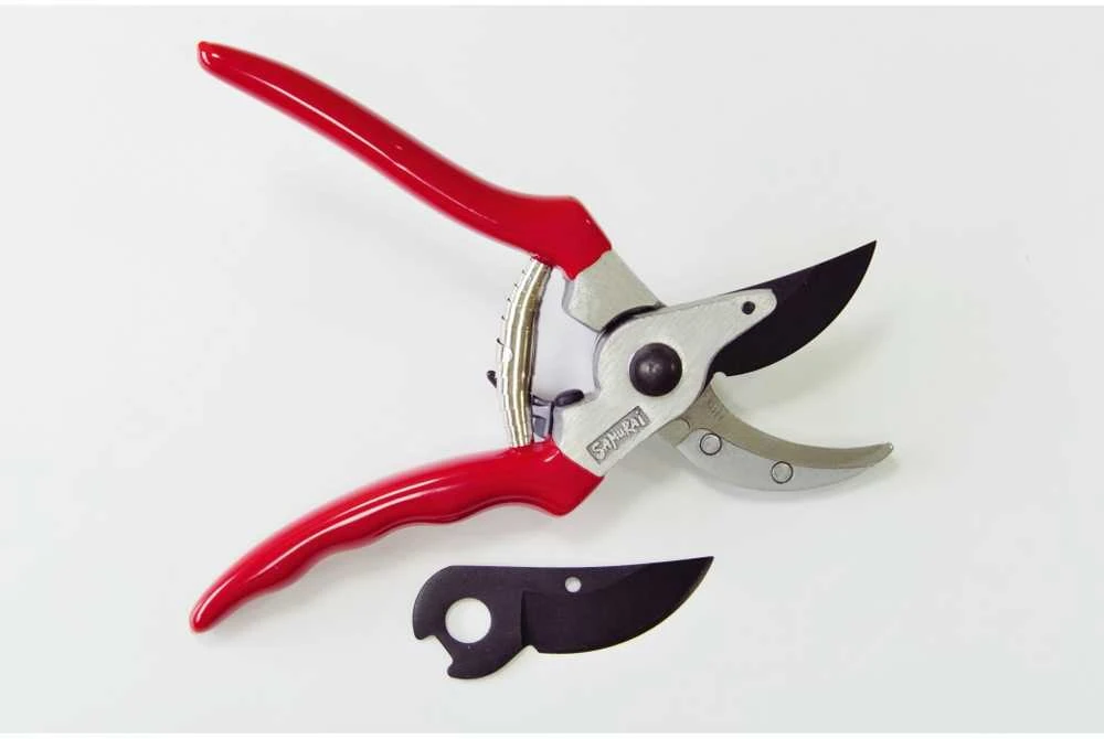 Sekatorius teflonu padengta geležte su atsargine geležte 210mm SAMURAI KS-4T