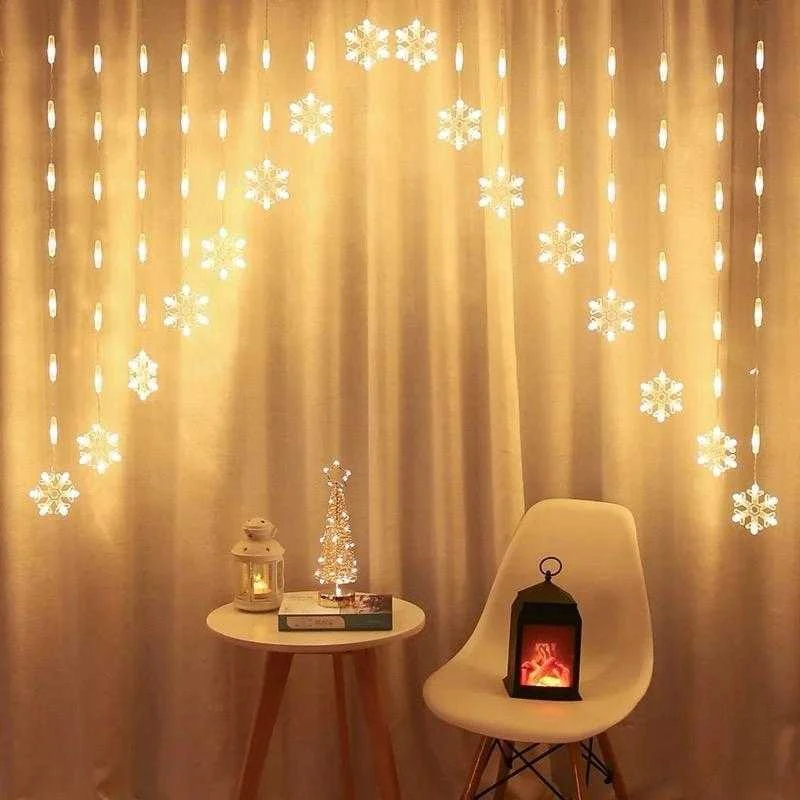 Girlianda žvaigždės 3m. 136 led
