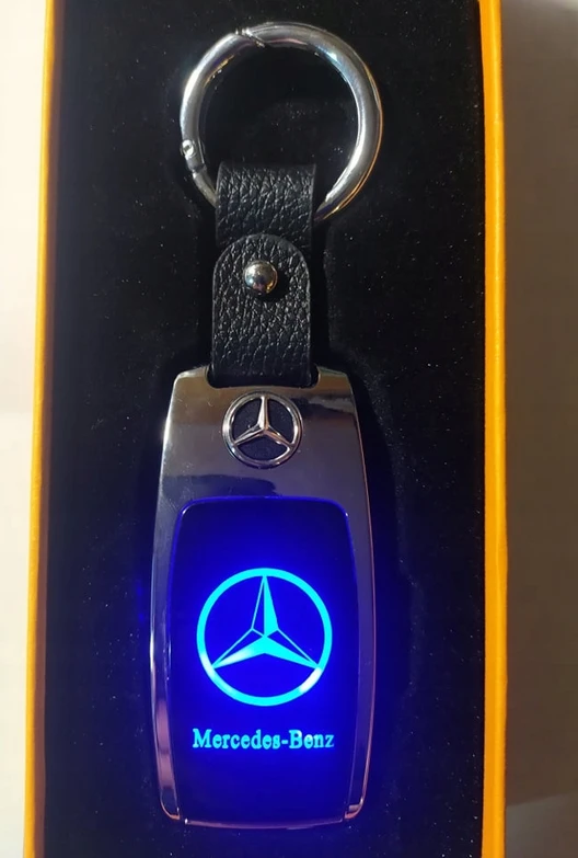 Raktų pakabukas Mercedes su apšvietimu ir žiebtuvėliu
