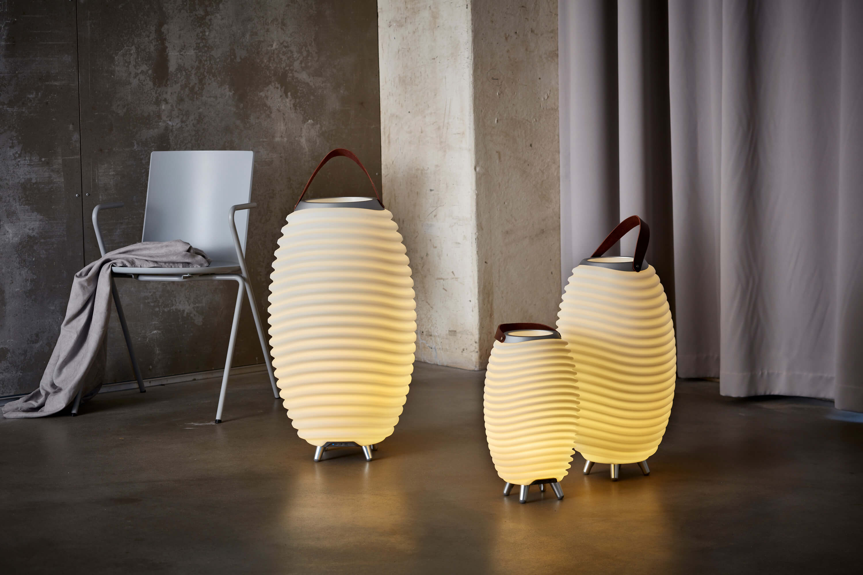 KOODUU SYNERGY 35 LED lempa su garsiakalbiu ir gėrimų aušintuvu - 41 x 24 cm, balta aprašymas - Prekės nuotrauka KOODUU SYNERGY 35 LED lempa su garsiakalbiu ir gėrimų aušintuvu - 41 x 24 cm, balta aprašymas - Prekės nuotrauka