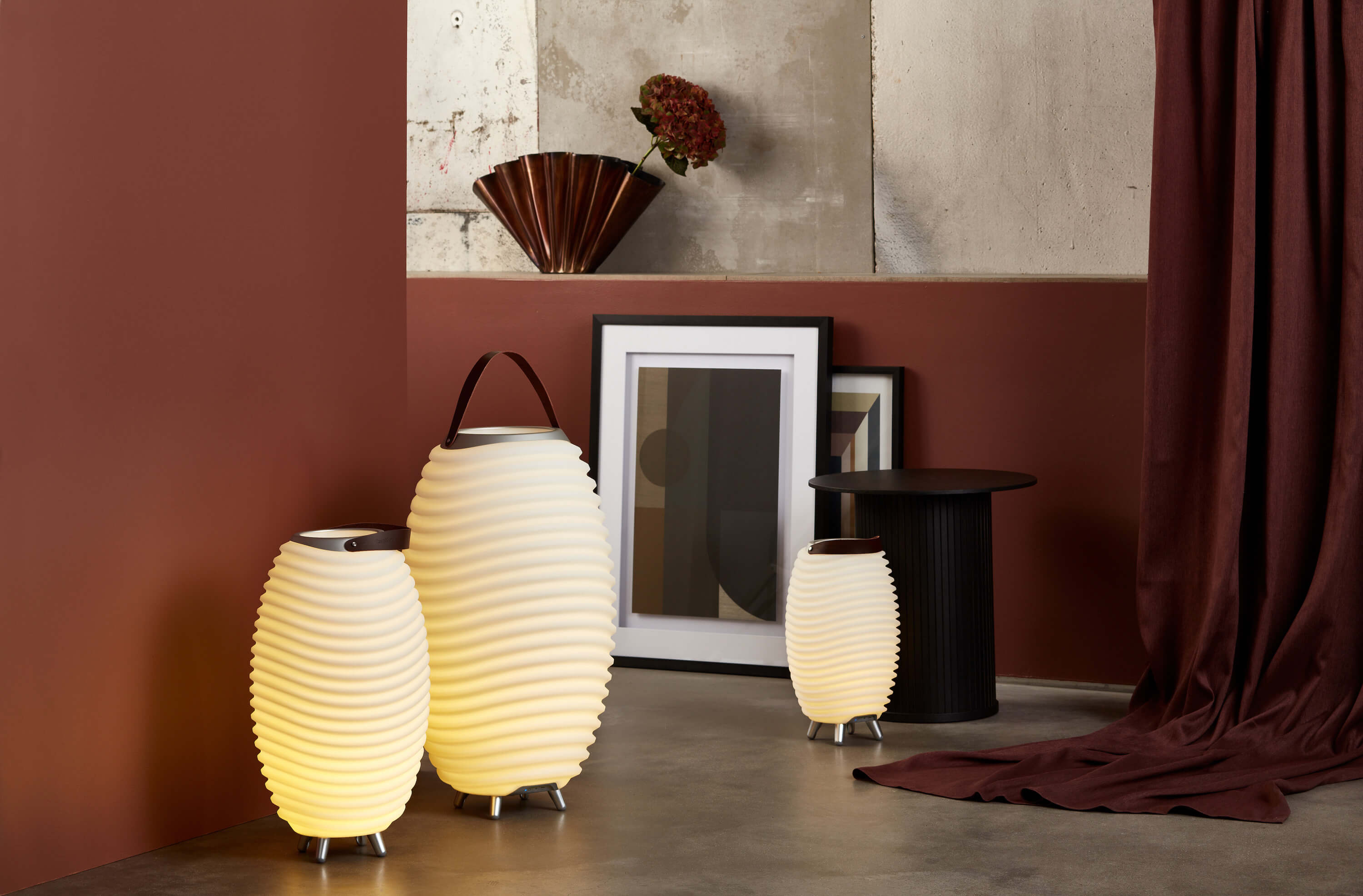 KOODUU SYNERGY 50 LED lempa su garsiakalbiu ir gėrimų aušintuvu - 56 x 32 cm, Baltas aprašymas - Prekės nuotrauka