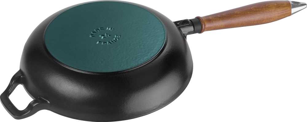 STAUB Ketaus keptuvė su medine rankena 24 cm