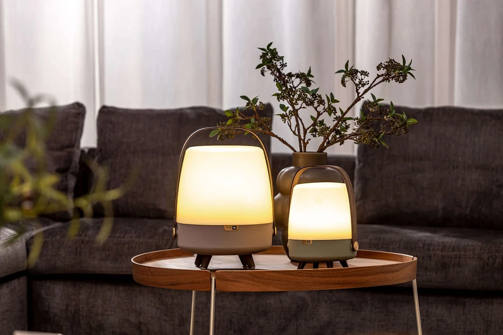 Kooduu - Lite-up Mini LED lempa su įmontuotu Bluetooth garsiakalbiu (JBL garsas), Sand