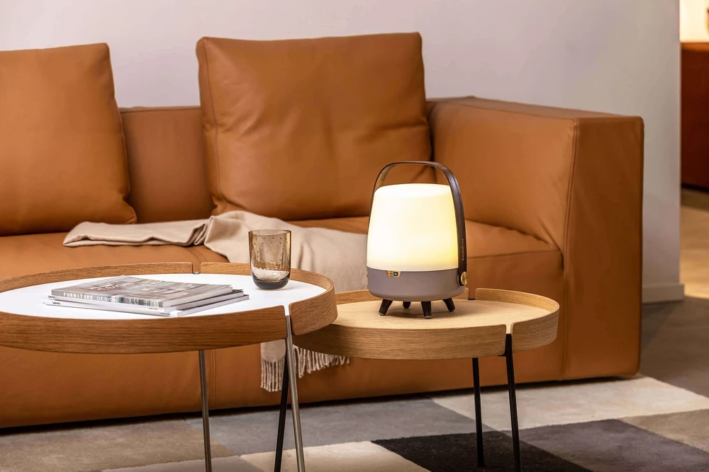 Kooduu - Lite-up Mini LED lempa su įmontuotu Bluetooth garsiakalbiu (JBL garsas), Sand