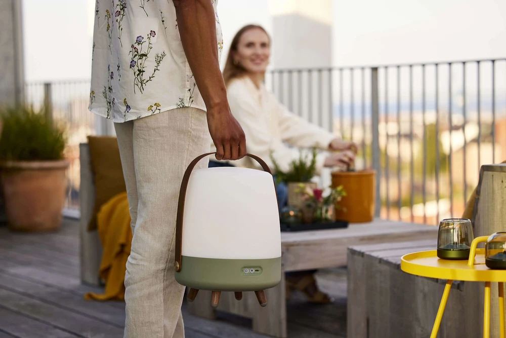 Kooduu – Lite-up Play 2.0 LED lempa su įmontuotu Bluetooth garsiakalbiu (JBL garsas), Sand