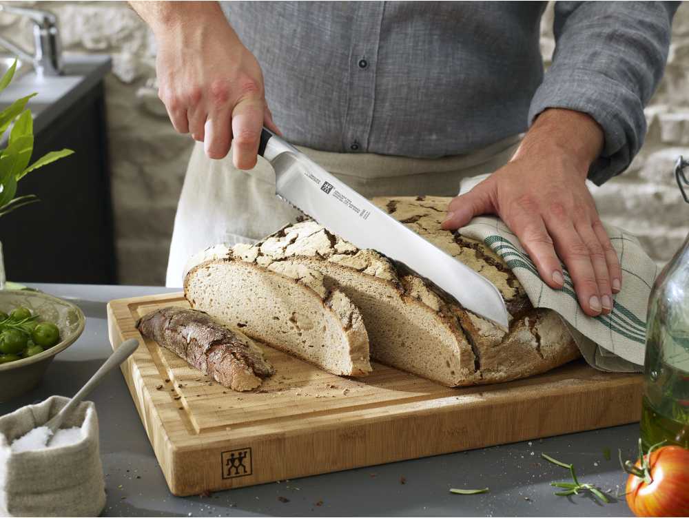 ZWILLING PRO Duonos peilis 20 cm