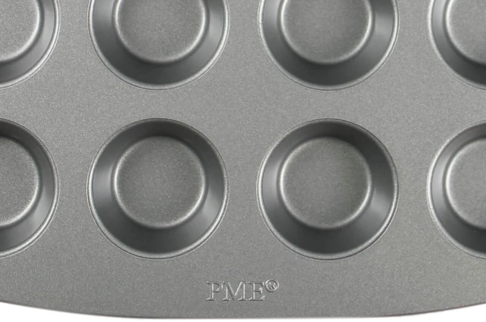 PME Nelipni kepimo forma 24 mini bandelėms 36 x 26,5 cm balta