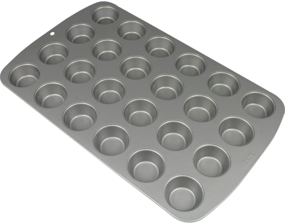 PME Nelipni kepimo forma 24 mini bandelėms 36 x 26,5 cm balta