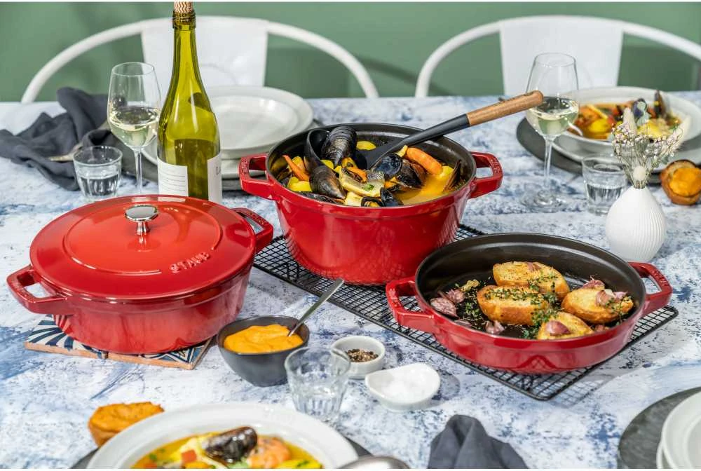 Staub La Cocotte apvalus ketaus troškinimo indas -- 3 VIENŲ RINKINYS