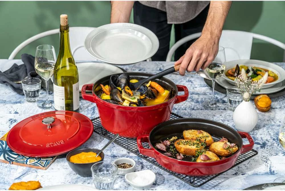 Staub La Cocotte apvalus ketaus troškinimo indas -- 3 VIENŲ RINKINYS