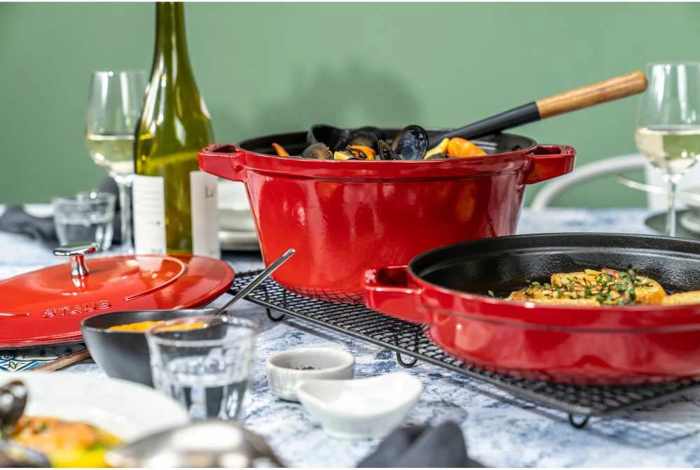 Staub La Cocotte apvalus ketaus troškinimo indas -- 3 VIENŲ RINKINYS