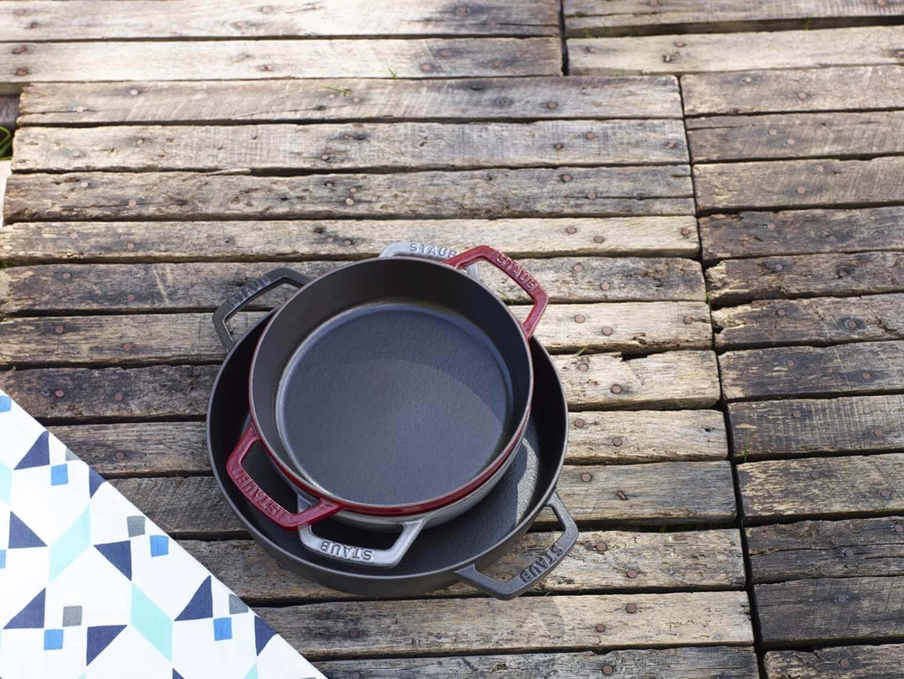 Ketaus keptuvė su dviem rankenomis Staub - 34 cm, Juodas