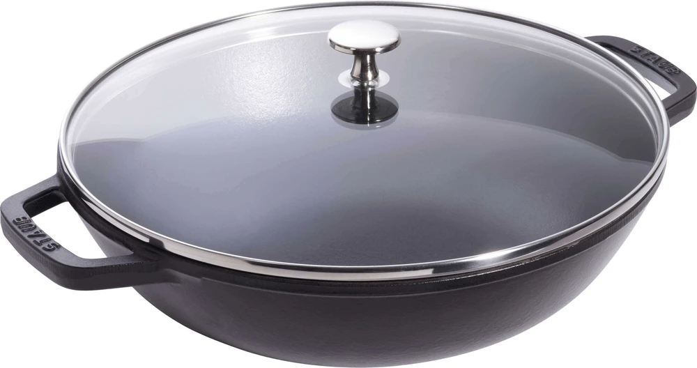 STAUB Ketaus wok su dangteliu 30 cm, juoda