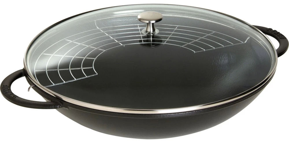 STAUB Ketaus wok su dangteliu 37 cm, juoda