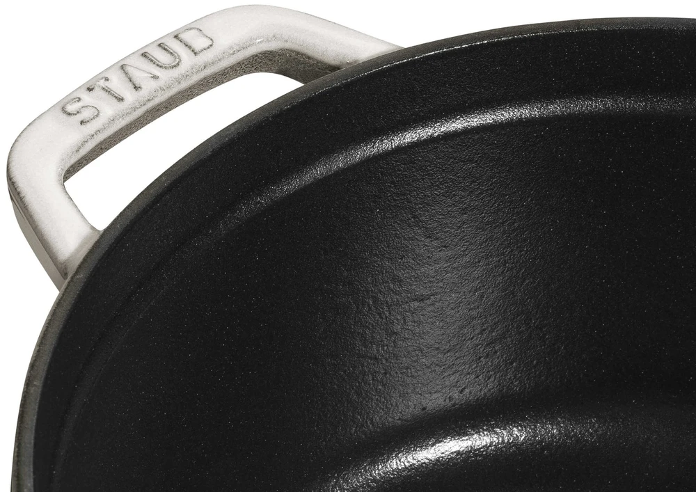 STAUB LA COCOTTE Apvalus ketaus puodas, 6,7 ltr, triufelis
