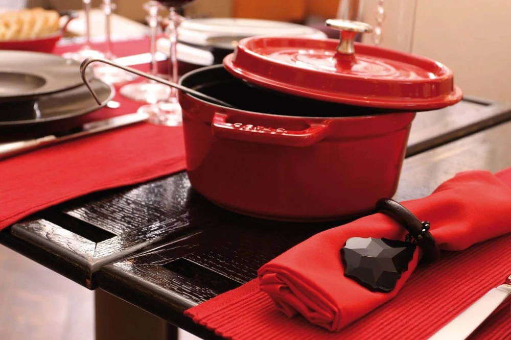 Apvalus ketus puodas Zwilling STAUB 6,7 L, 28 cm, raudonos spalvos