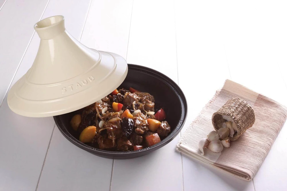 STAUB Verschiedene Dulkių tagine 20cm apvalus kremas, ketaus