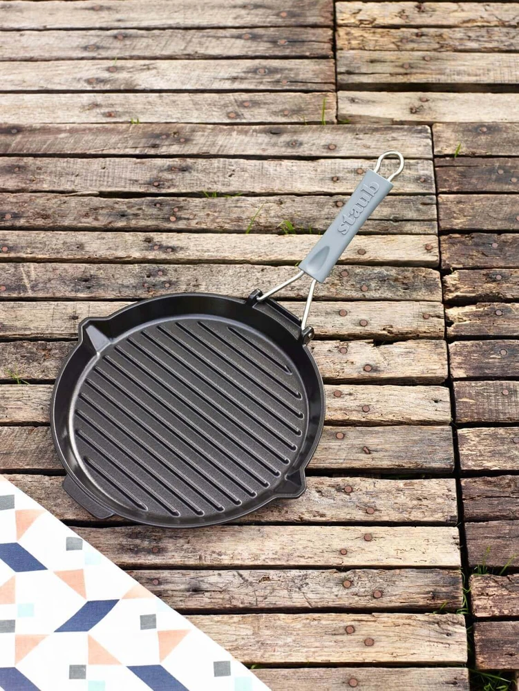STAUB Apvali ketaus grilio keptuvė 27 cm, juoda