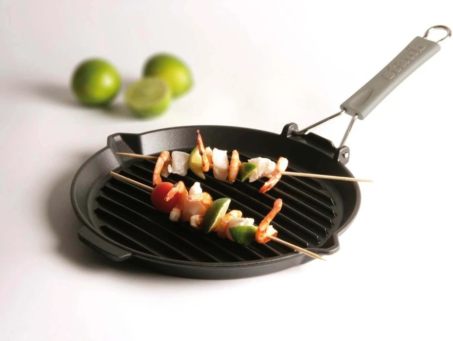STAUB Apvali ketaus grilio keptuvė 27 cm, juoda